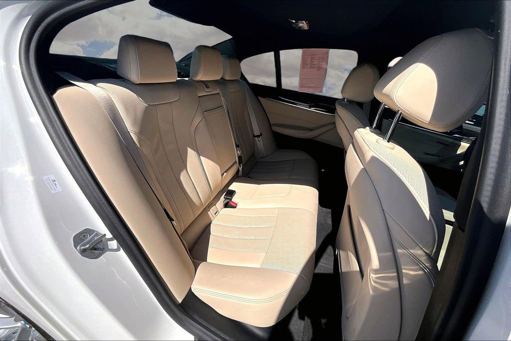 Used 2021 BMW 530e w/ Convenience Package image 25