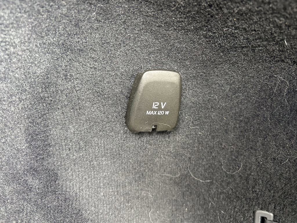 Used 2021 Volvo XC90 T5 Momentum w/ Climate Package image 18