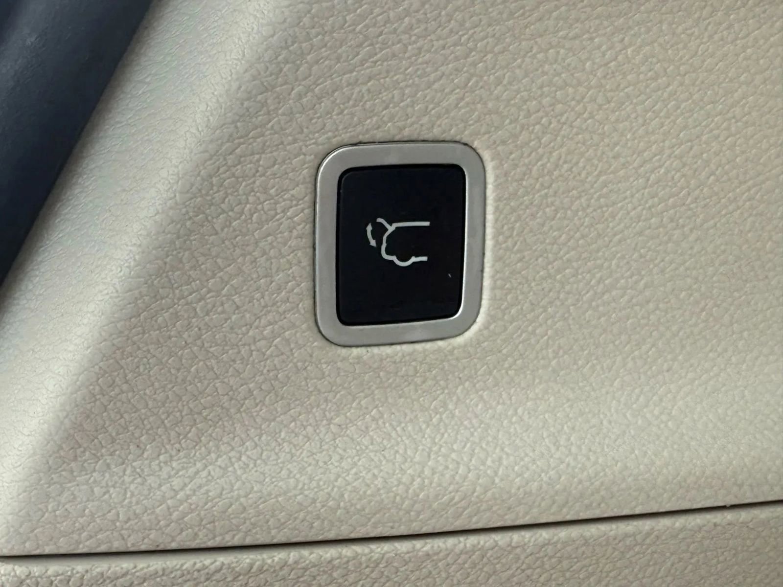 Used 2017 Chrysler Pacifica Touring-L w/ Tire & Wheel Group image 12