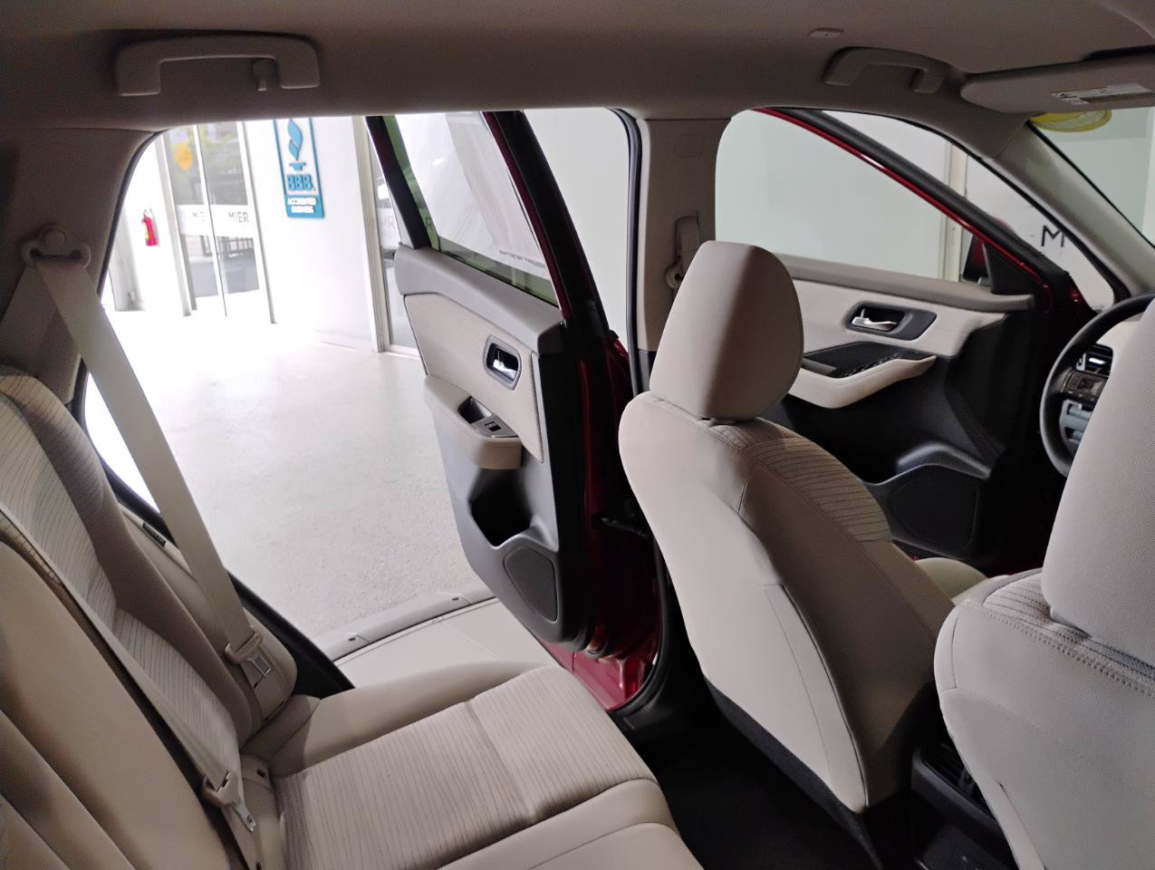 Used 2023 Nissan Rogue SV FWD image 61