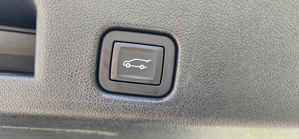 Used 2025 Chevrolet Traverse Z71 w/ LPO, Floor Liner Package AWD/4WD image 25