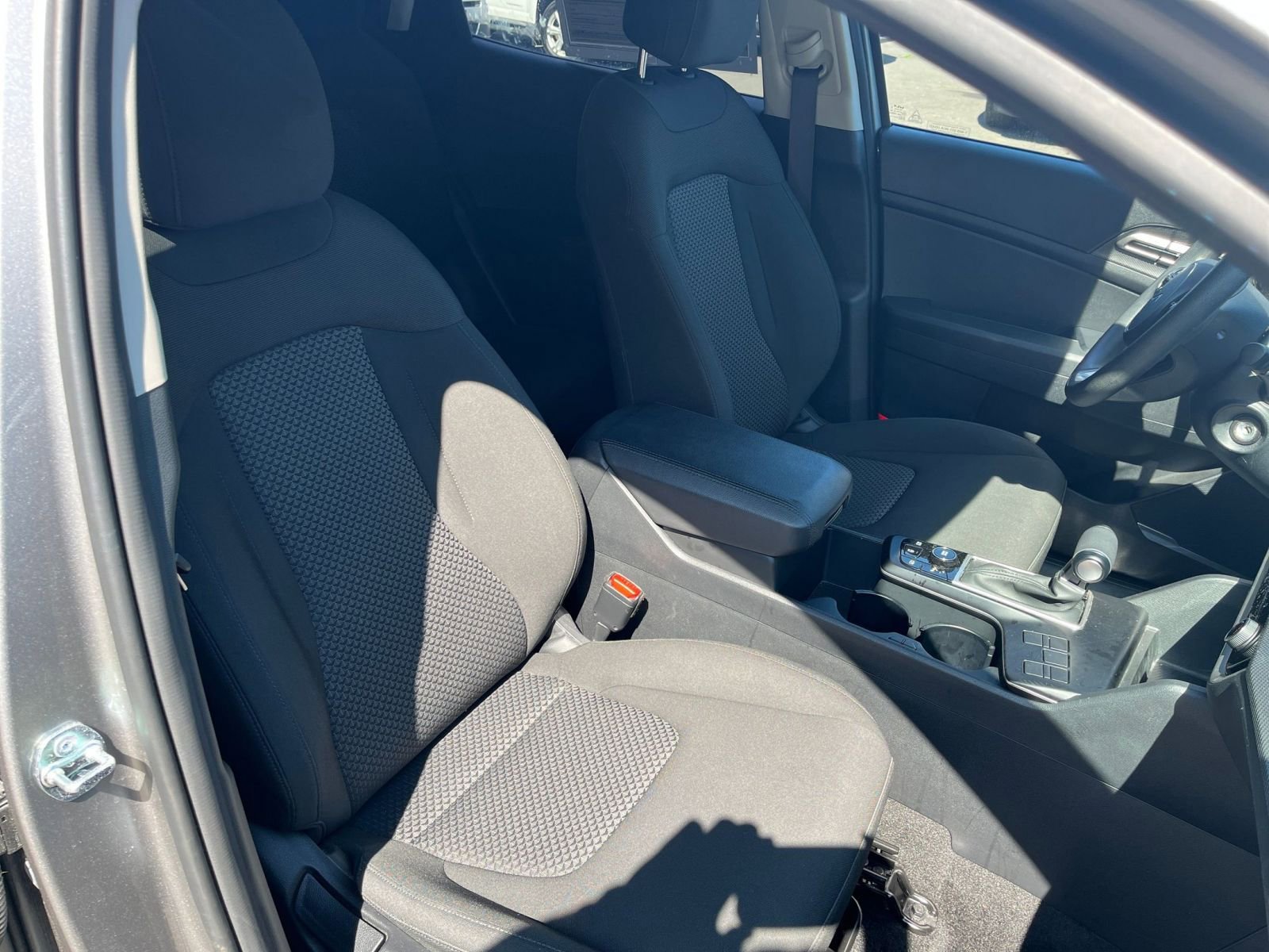 Used 2025 Kia Sportage LX image 35
