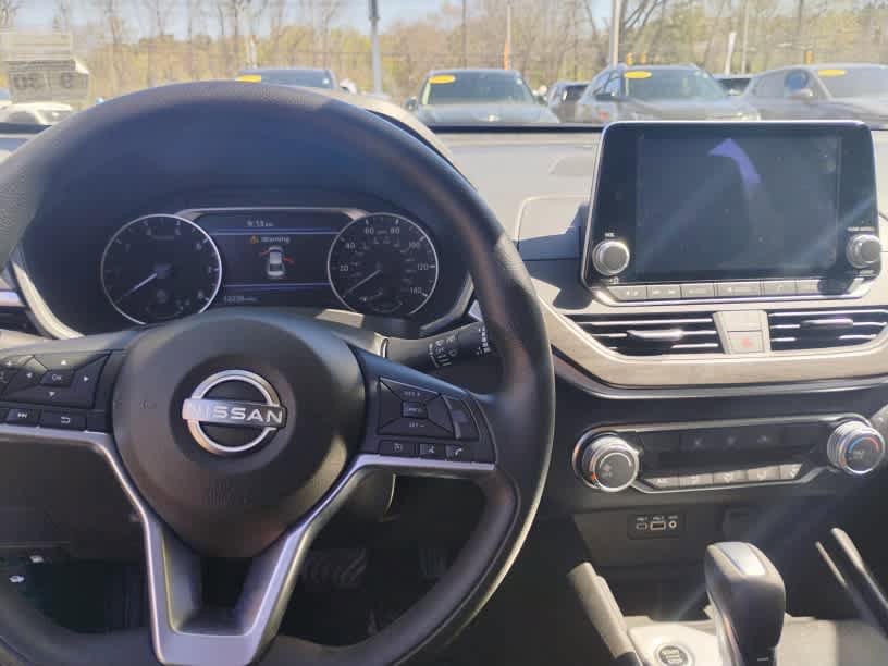 Used 2025 Nissan Altima 2.5 SV AWD/4WD image 6