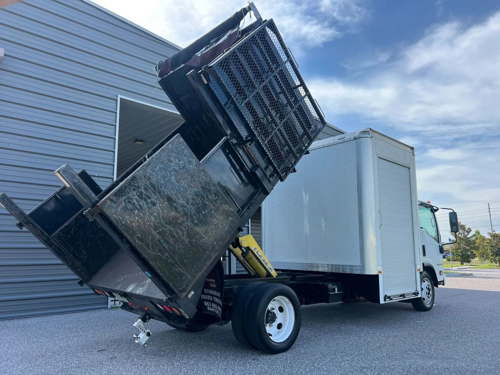 Used 2019 Isuzu NPR RWD image 17