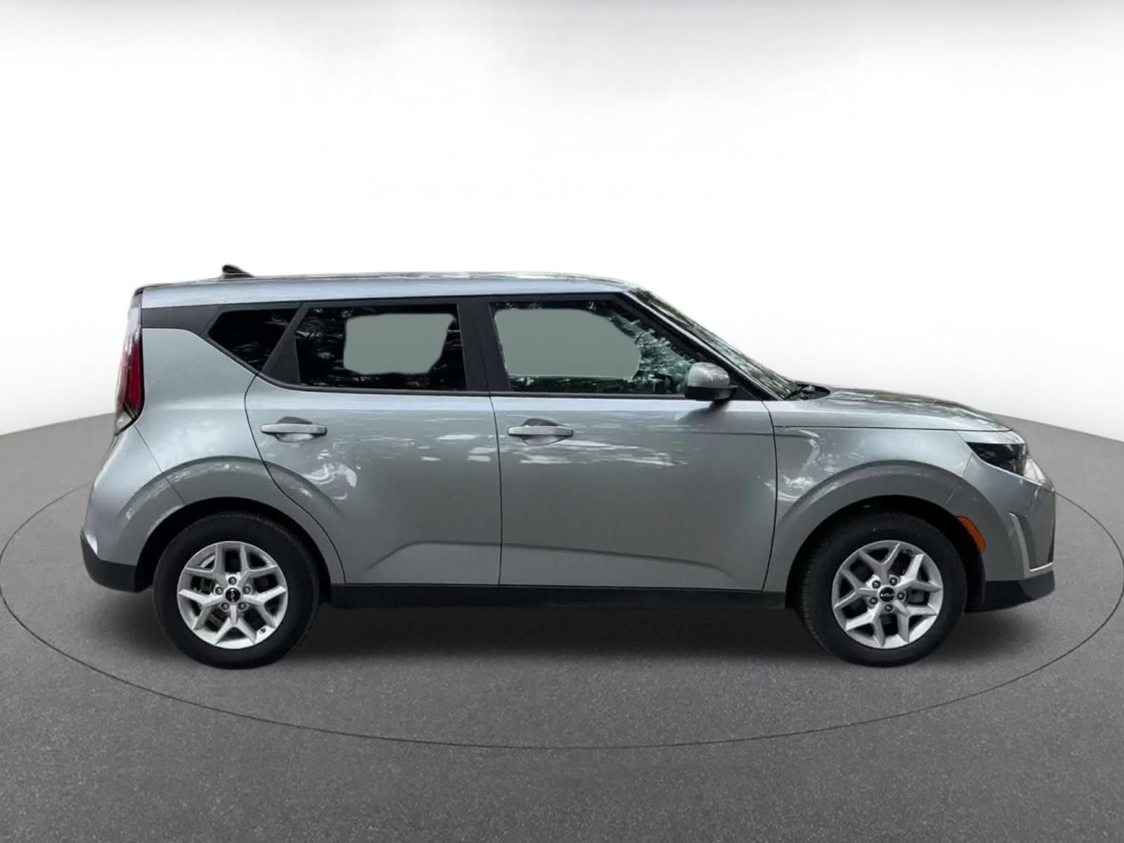 Used 2025 Kia Soul LX w/ LX Technology Package FWD image 15