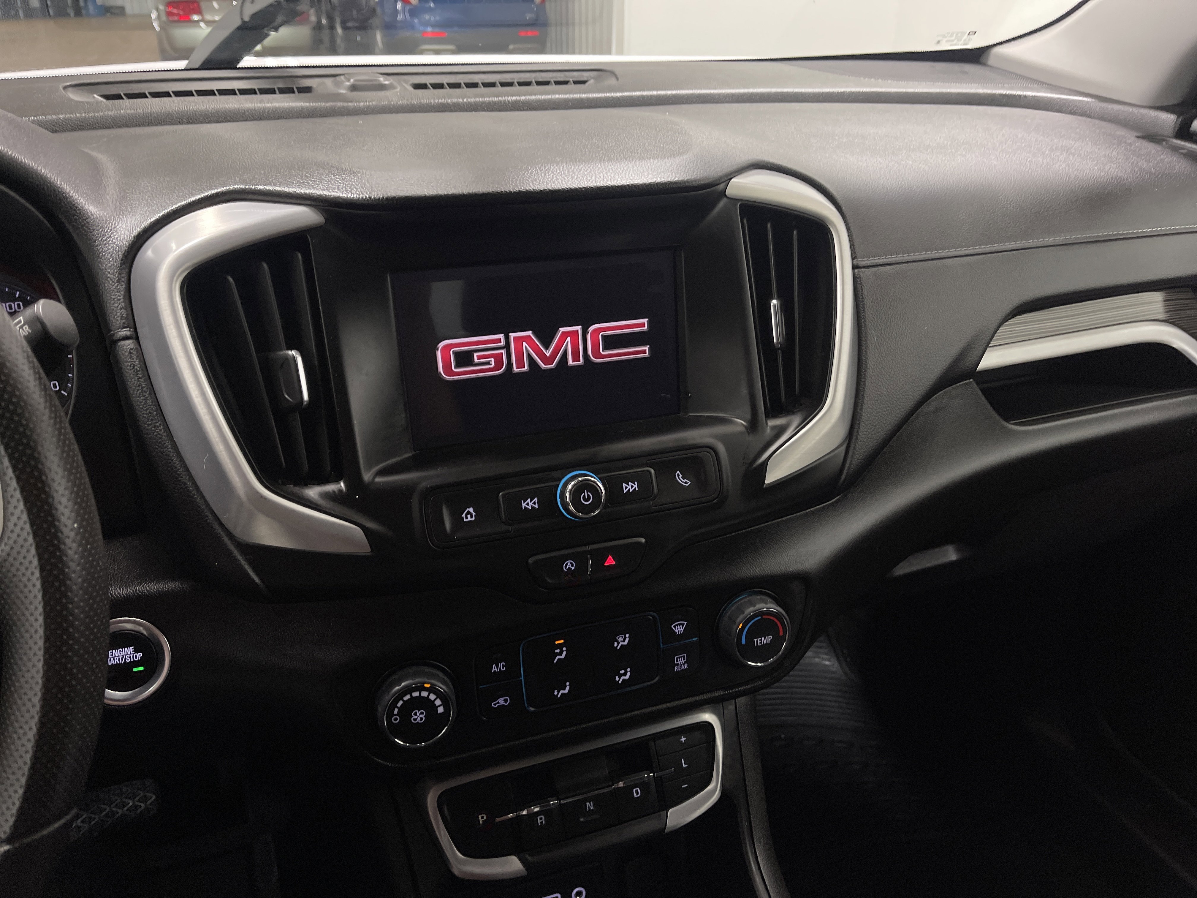 Used 2024 GMC Terrain SLE FWD image 30