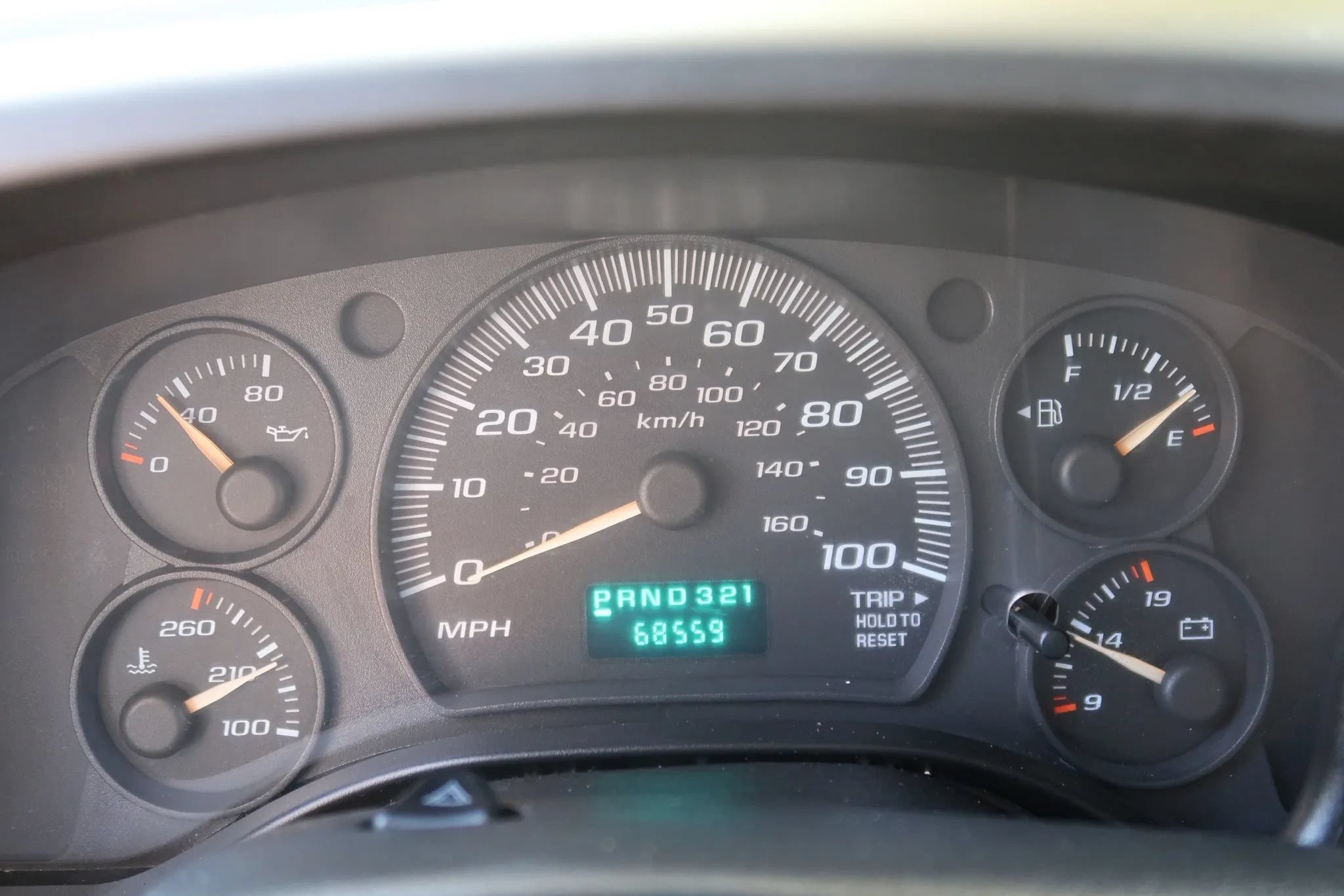Used 2004 Chevrolet Express 3500 w/ Chrome Appearance Package RWD image 29
