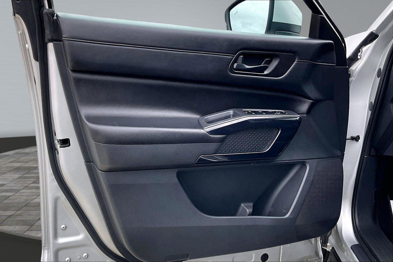 Certified 2024 Nissan Pathfinder SV image 23