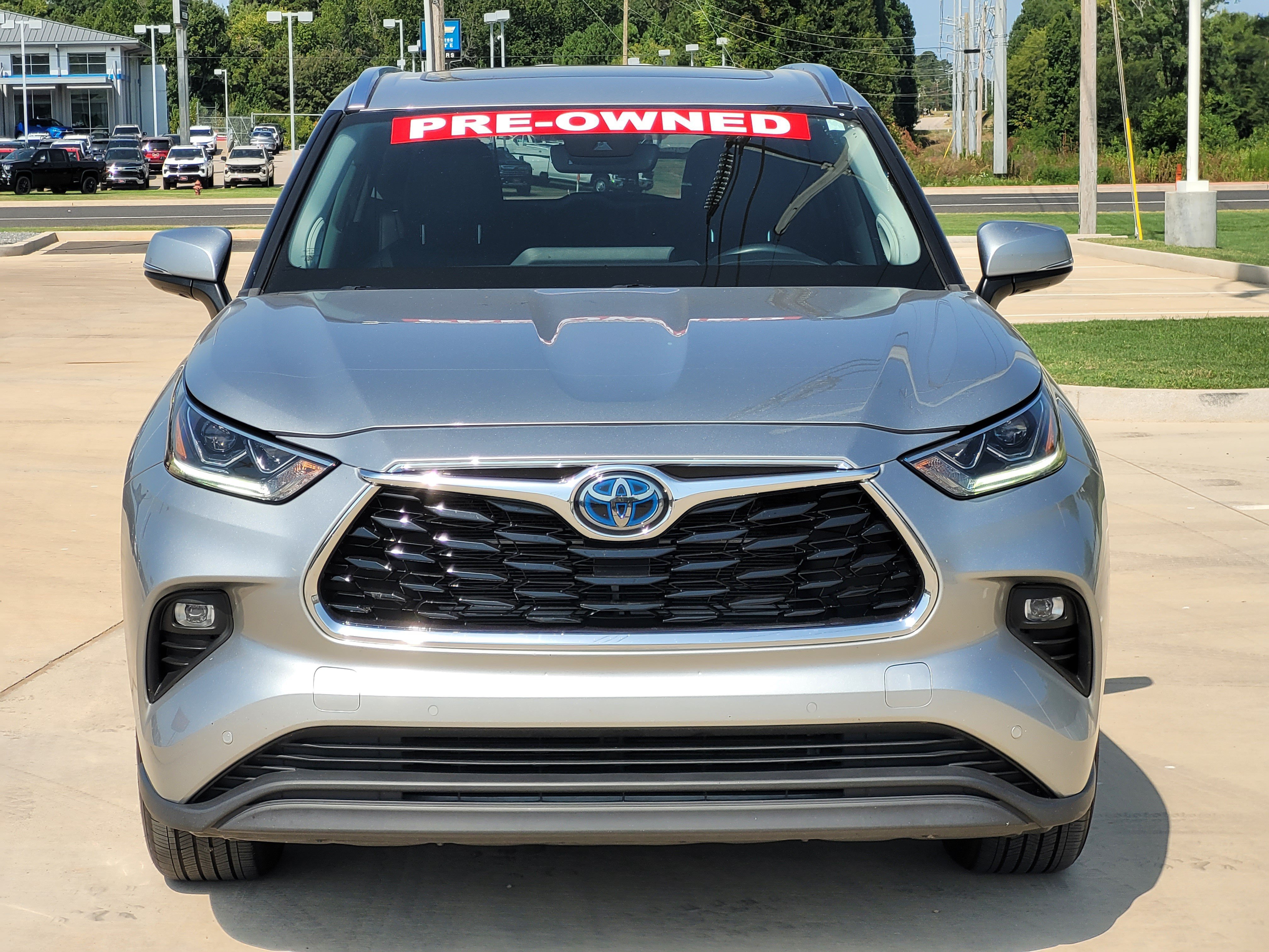 Used 2024 Toyota Highlander Limited AWD/4WD image 2