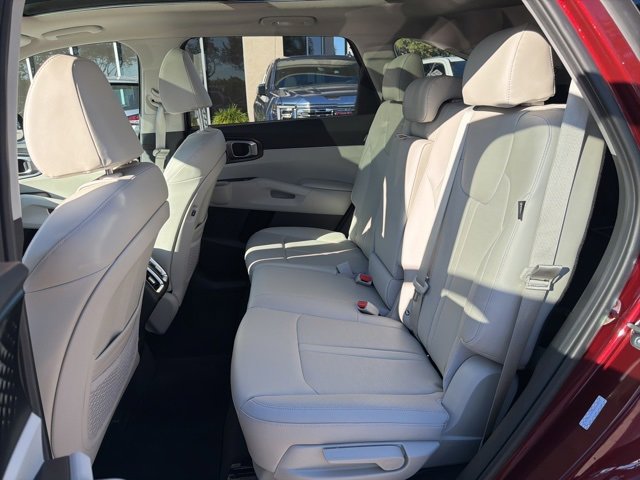 Used 2025 Kia Sorento S w/ Panoramic Sunroof Package image 18