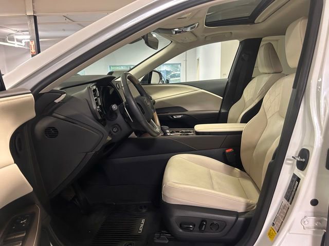 Used 2023 Lexus RX 350 Premium w/ Accessory Package AWD/4WD image 14