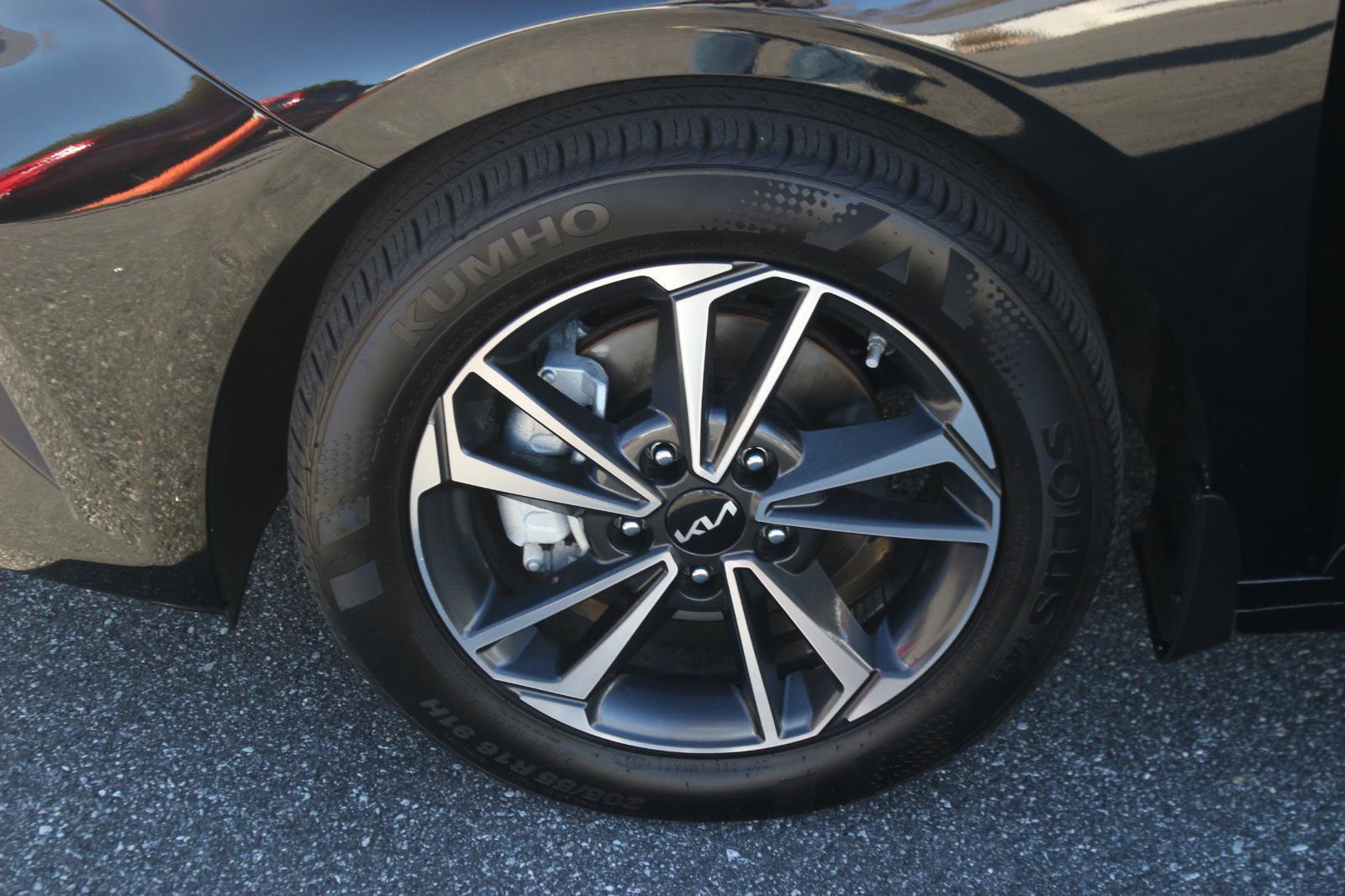 Used 2023 Kia Forte LXS w/ LXS Technology Package image 32