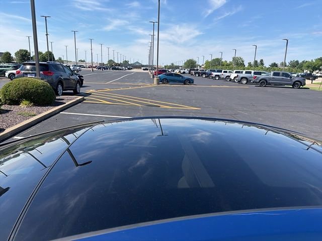 Used 2023 Toyota Prius Limited w/ Limited Premium Package FWD image 4