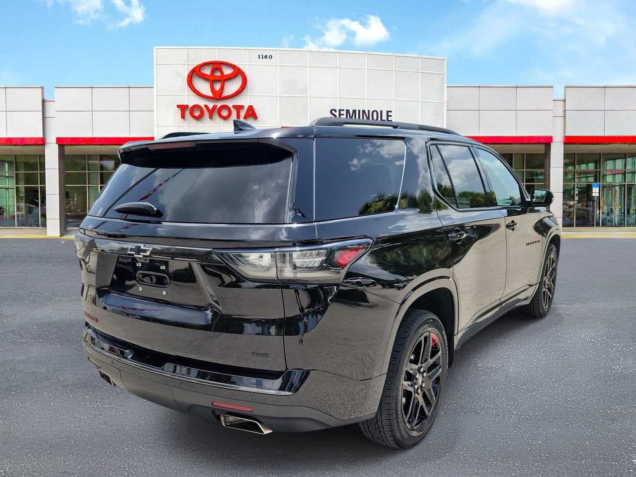 Used 2021 Chevrolet Traverse Premier w/ Redline Edition AWD/4WD image 3