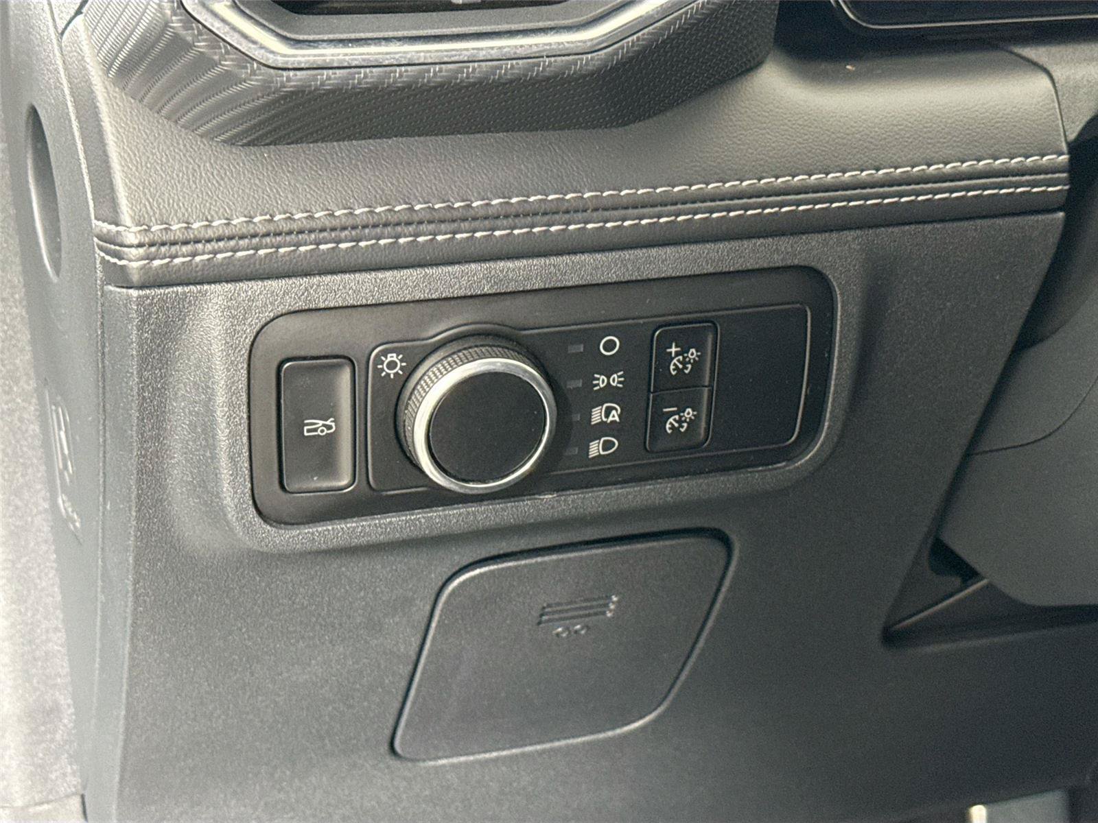Used 2025 Ford Mustang Premium RWD image 18