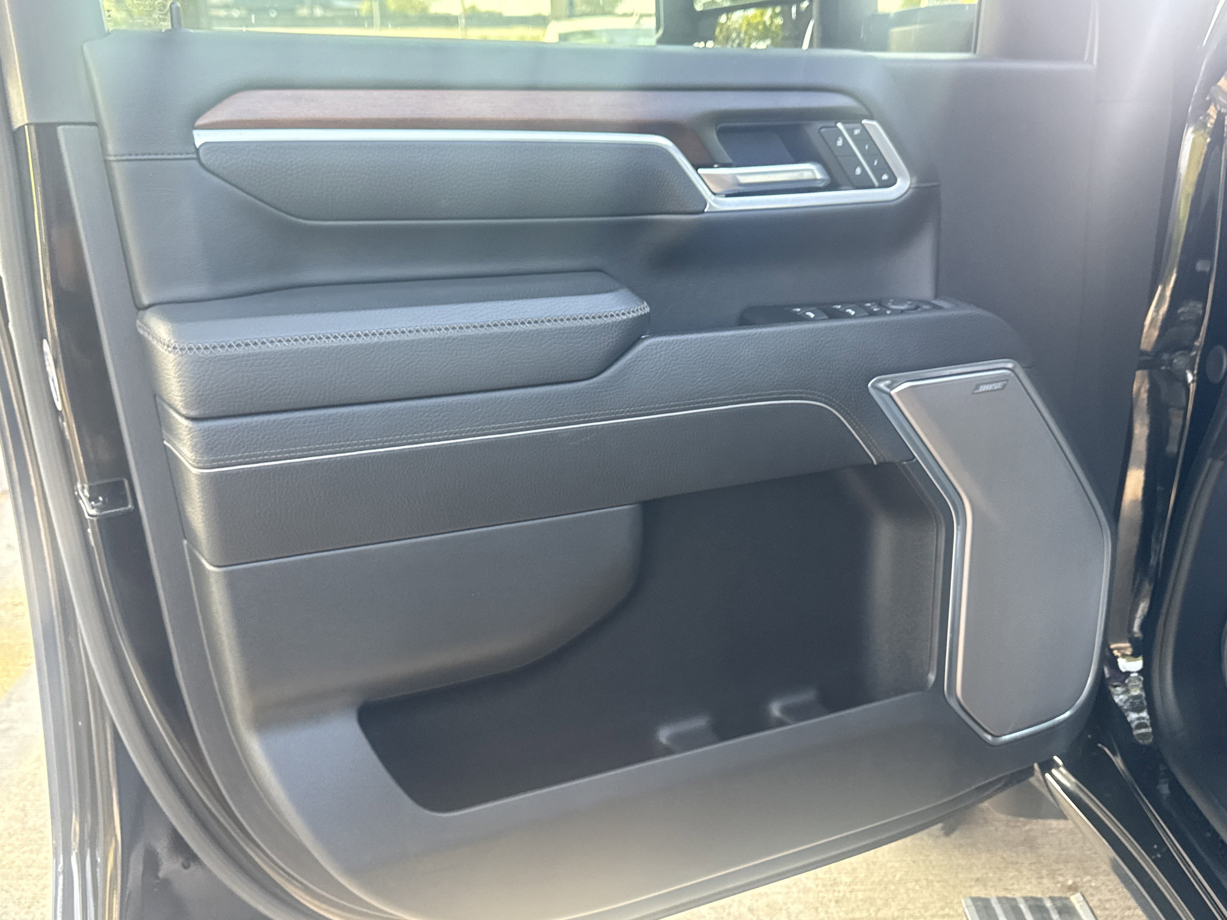 Used 2025 GMC Sierra 3500 Denali w/ Technology Package image 3