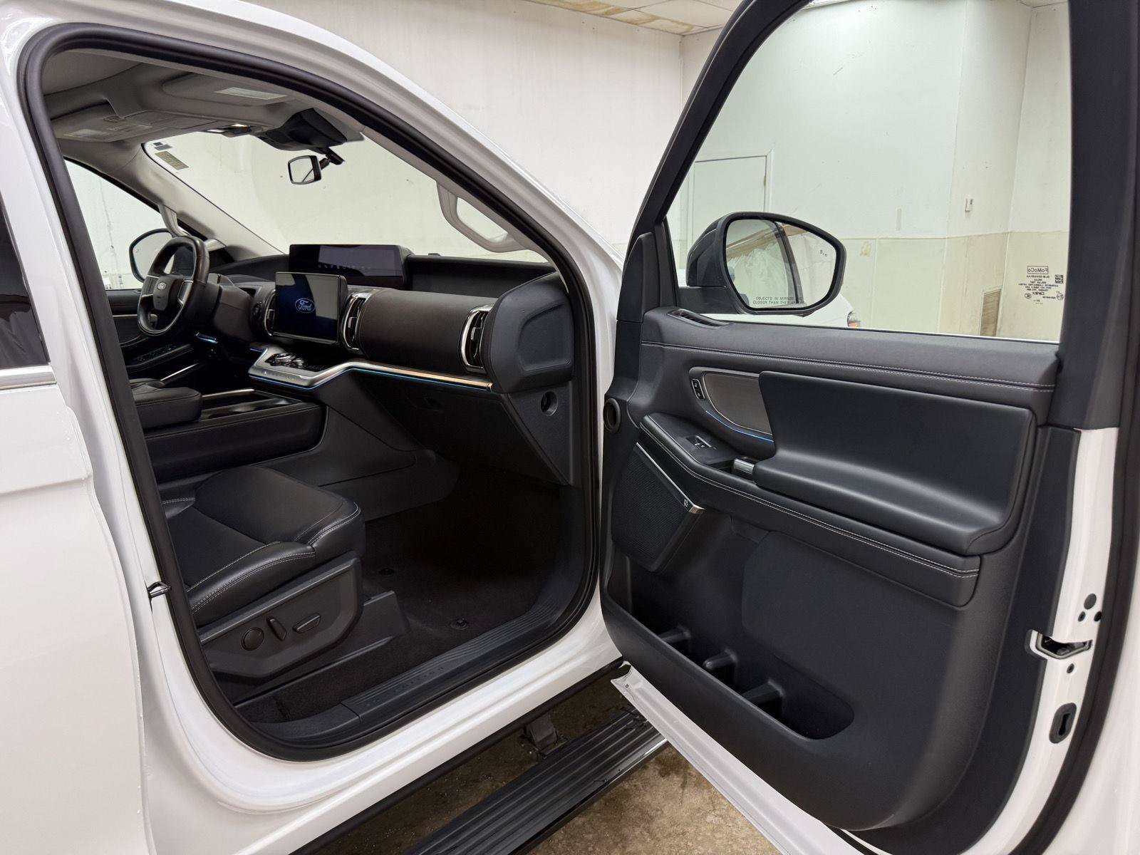 Used 2025 Ford Expedition Max Platinum AWD/4WD image 34