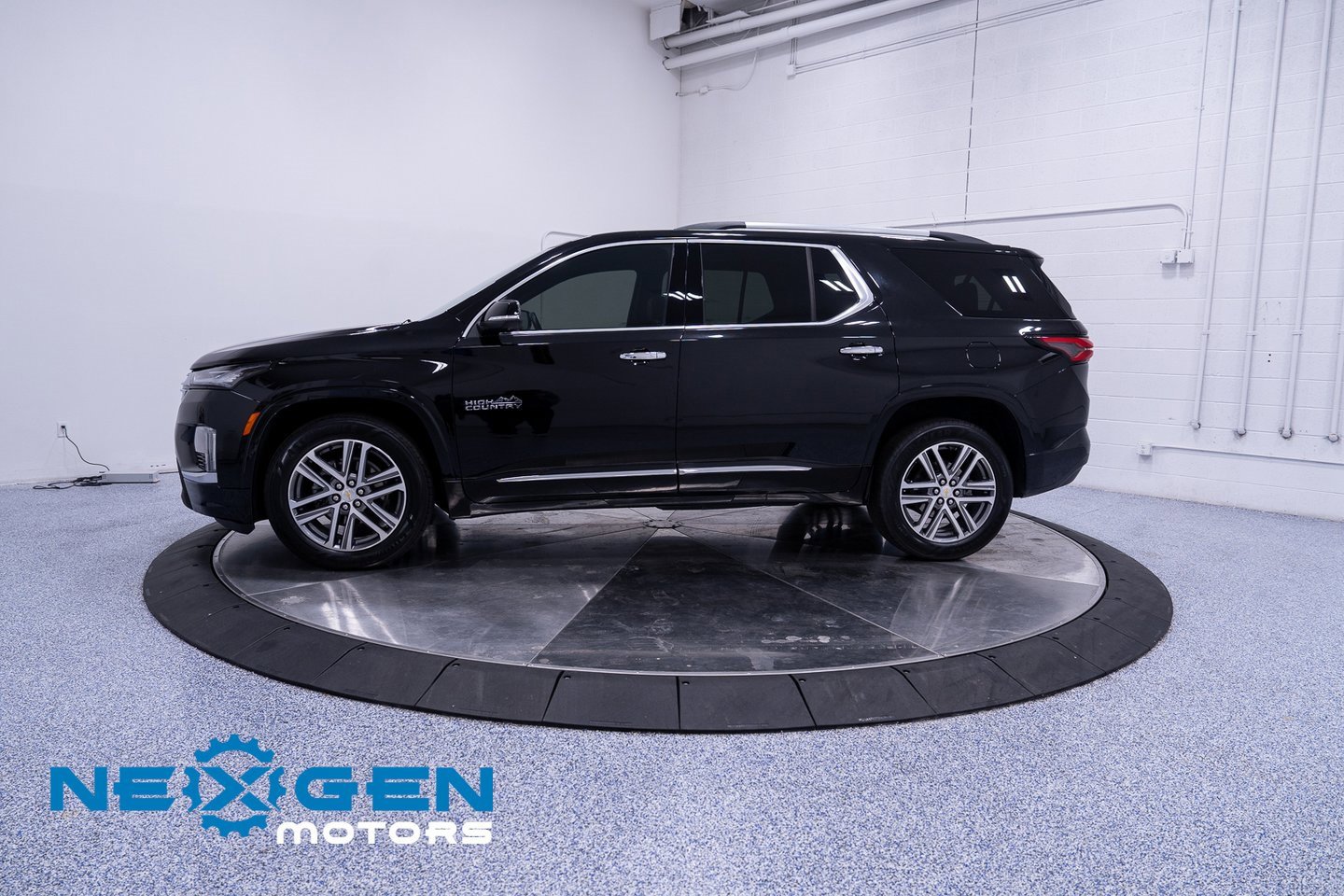 Used 2023 Chevrolet Traverse High Country image 34