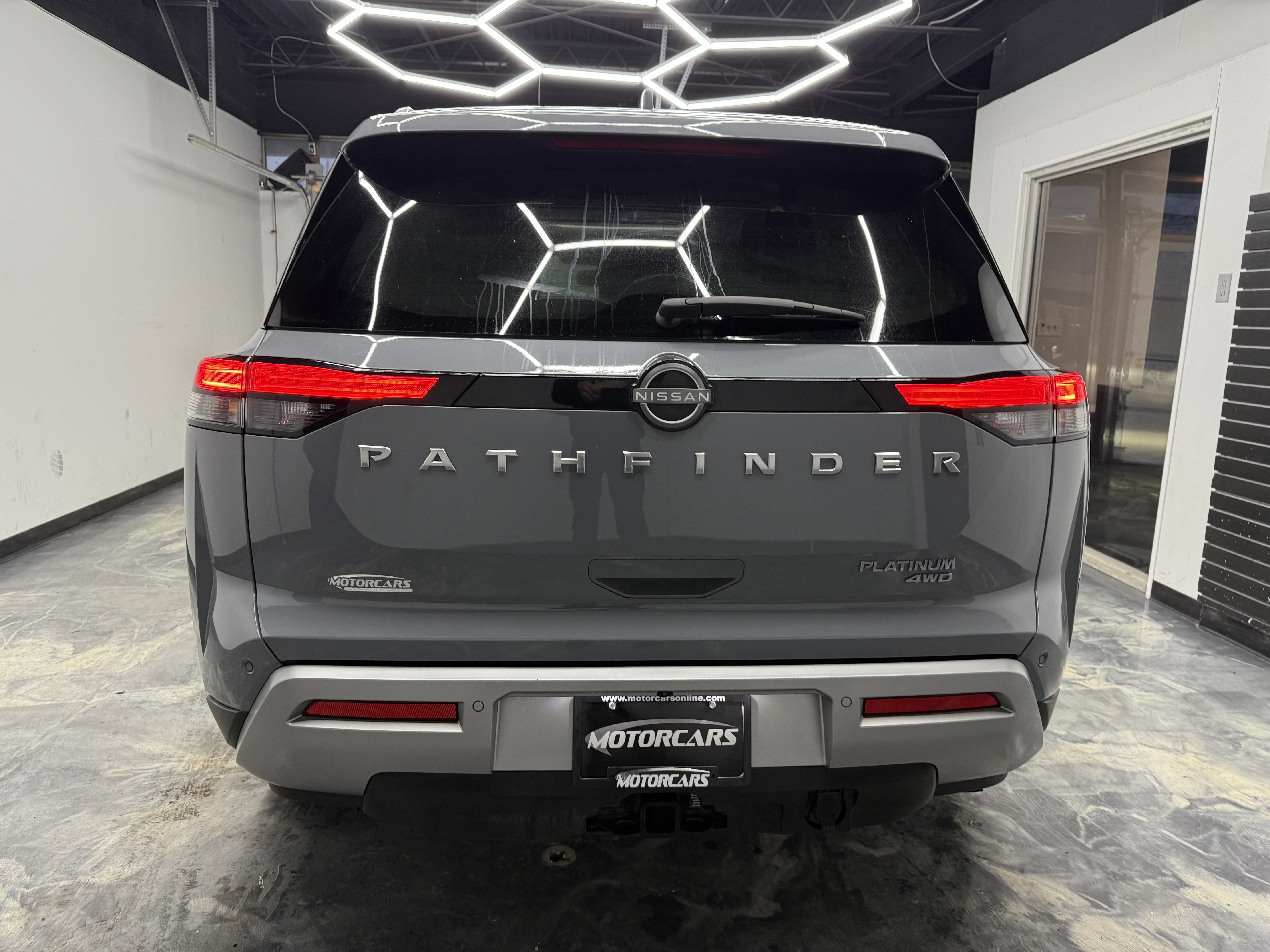 Used 2022 Nissan Pathfinder Platinum image 9