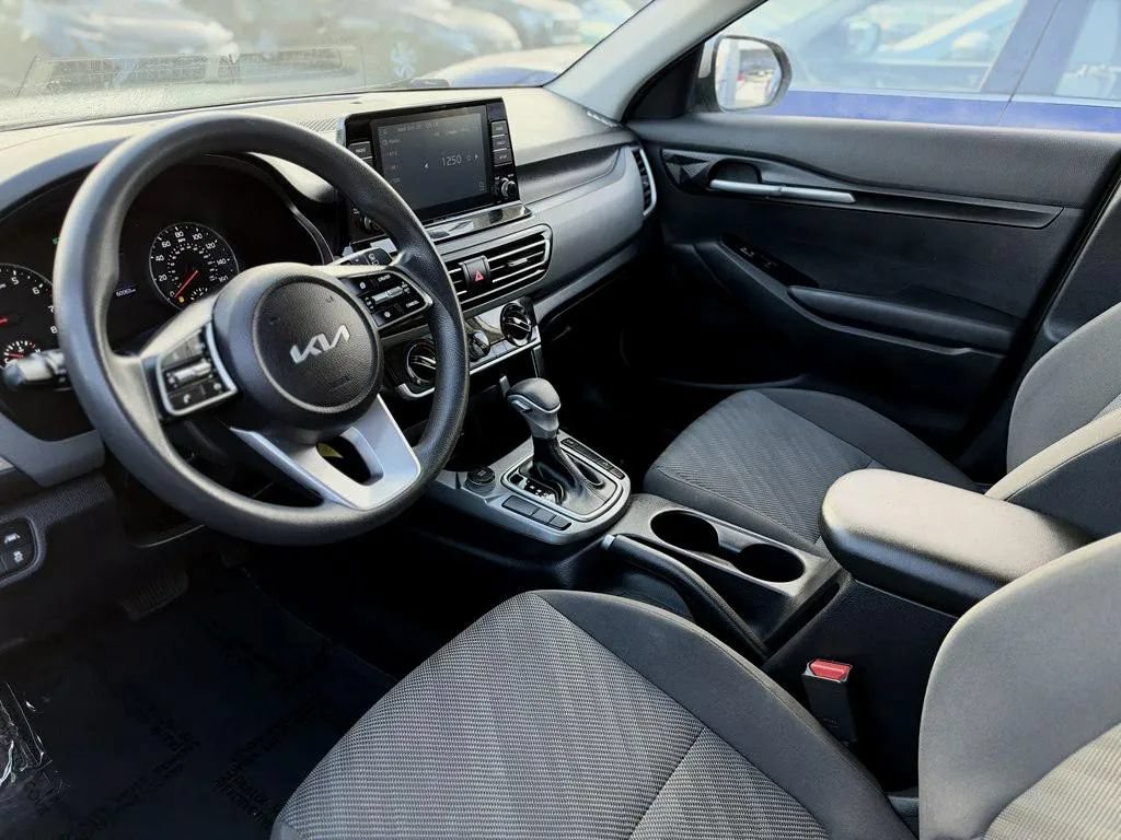 Used 2023 Kia Seltos LX AWD/4WD image 10