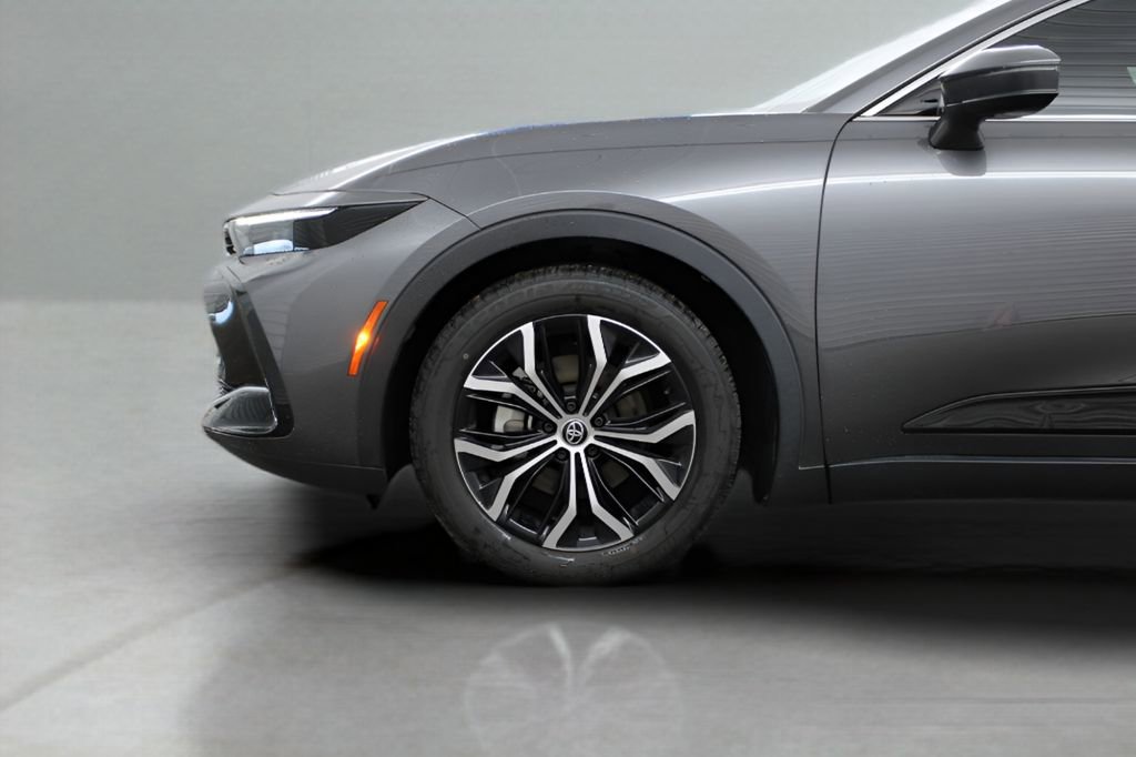 Used 2023 Toyota Crown Limited image 9