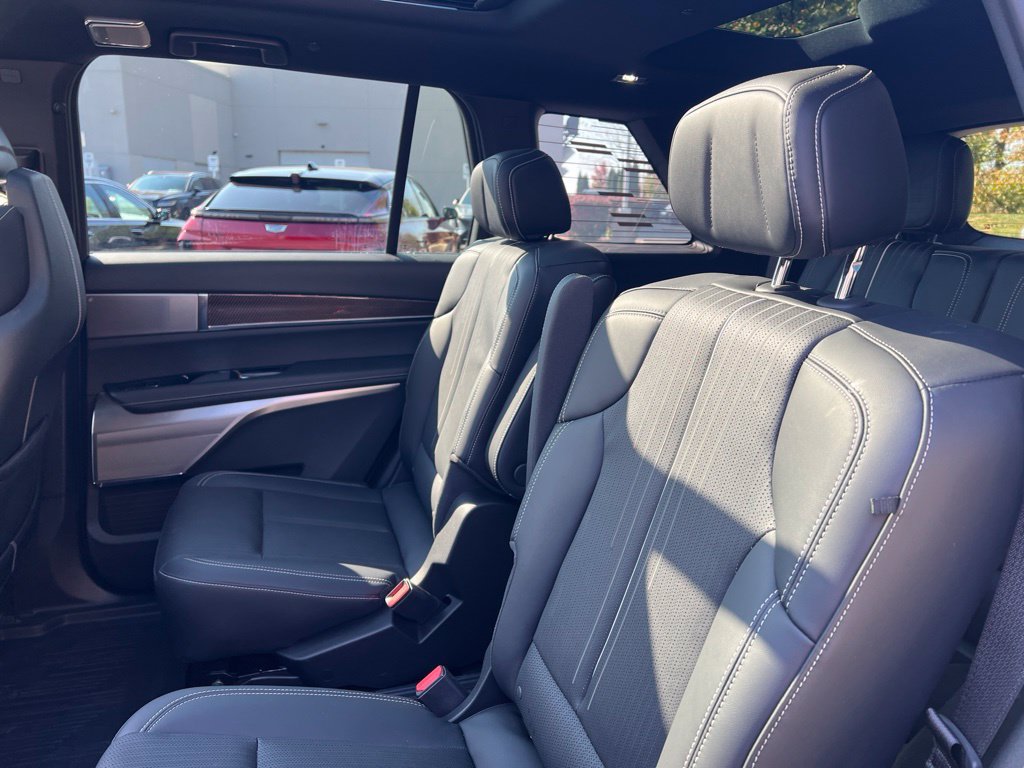 Used 2026 Cadillac Vistiq Sport w/ LPO, Floor Liner Package AWD/4WD image 17