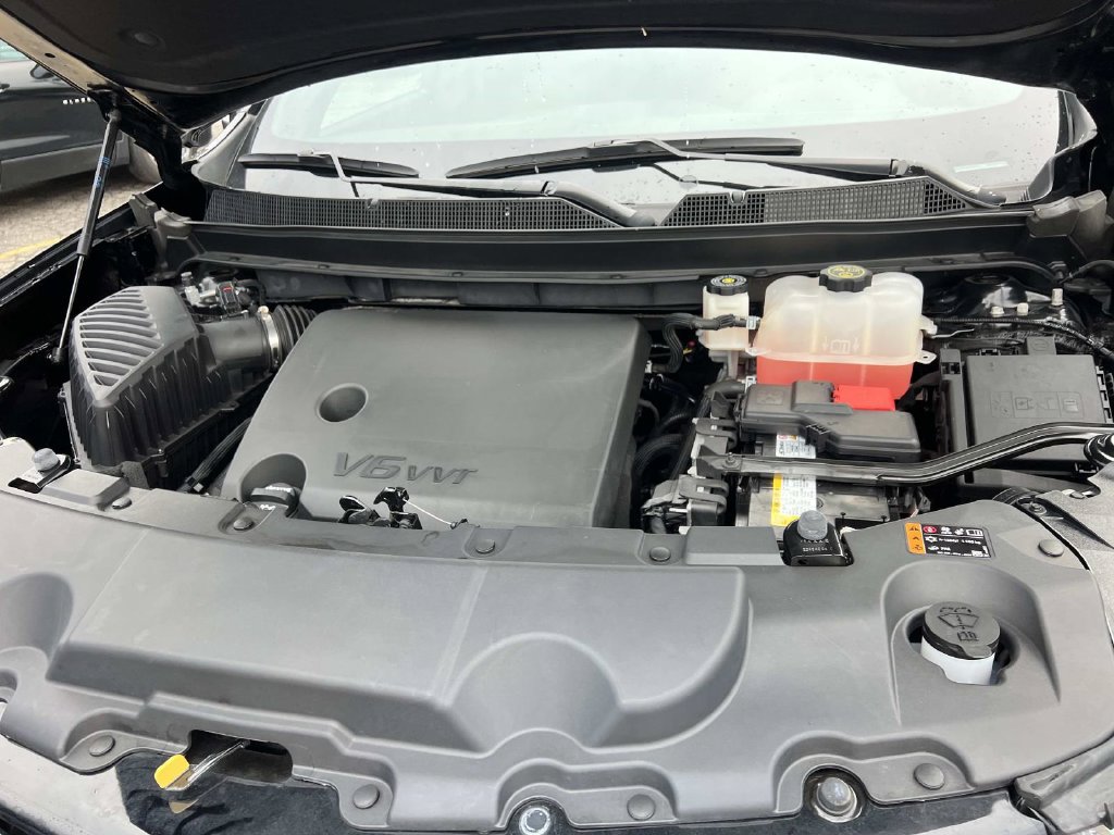Used 2024 Chevrolet Traverse RS w/ LPO, Floor Liner Package FWD image 9