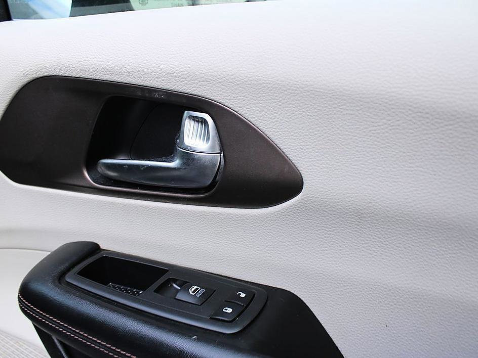 Used 2019 Chrysler Pacifica LX FWD image 22