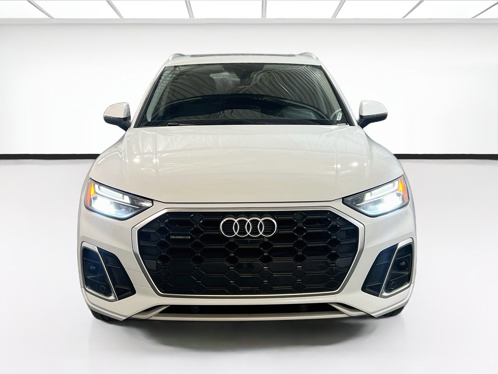 Used 2022 Audi Q5 2.0T Premium Plus w/ Premium Plus Package AWD/4WD image 2