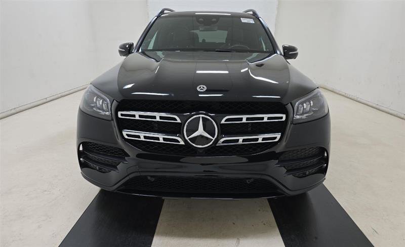 Used 2023 Mercedes-Benz GLS 450 4MATIC w/ AMG Line Exterior image 2