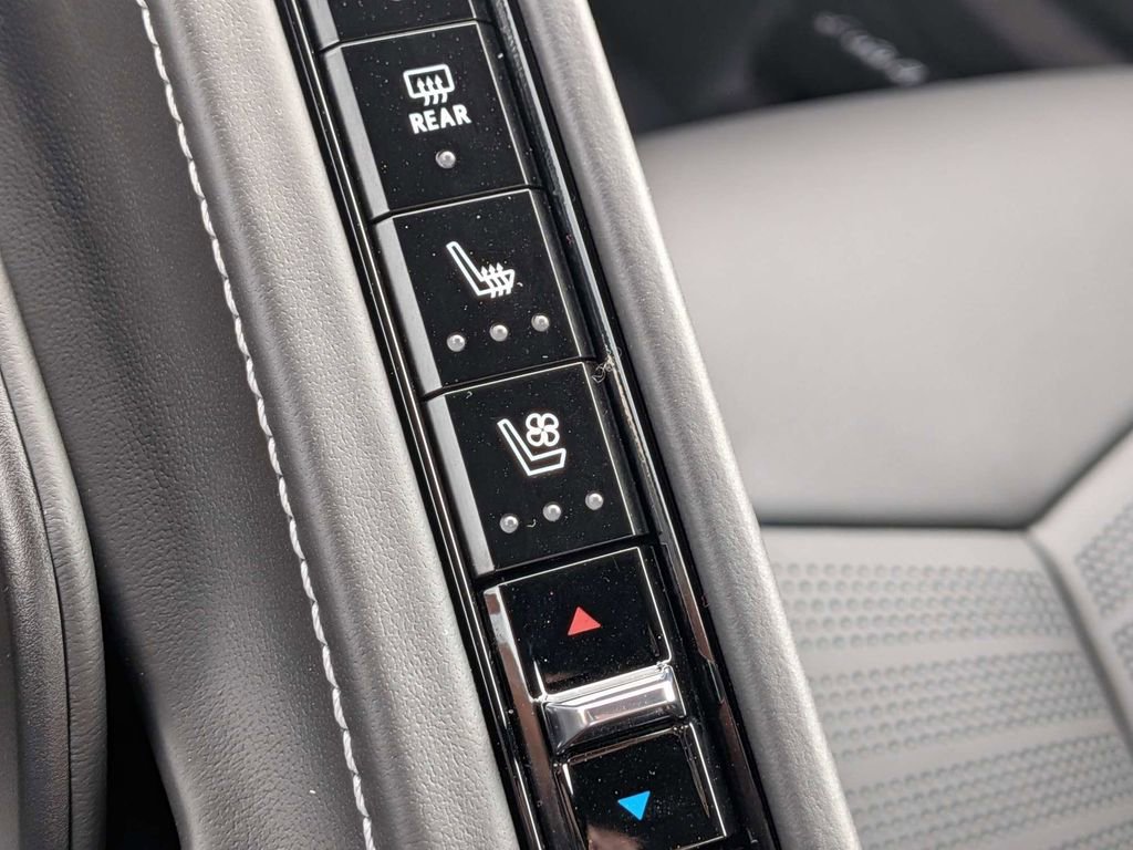 Used 2025 Chevrolet Corvette E-Ray image 21