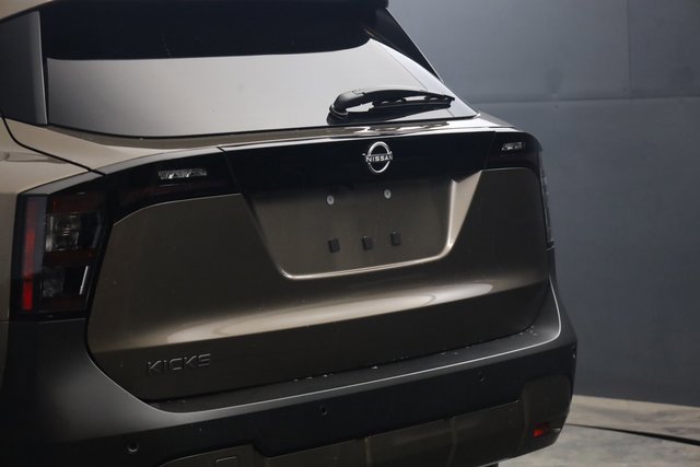 Used 2025 Nissan Kicks SV image 7