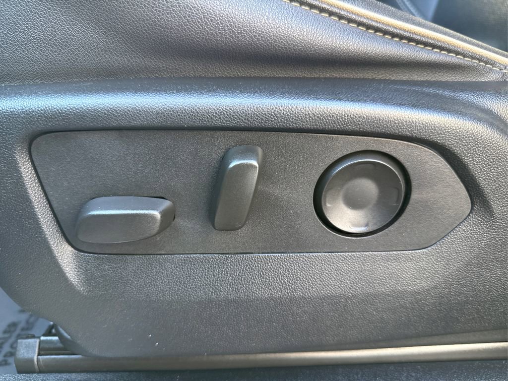 Used 2024 Chevrolet Suburban Premier image 25