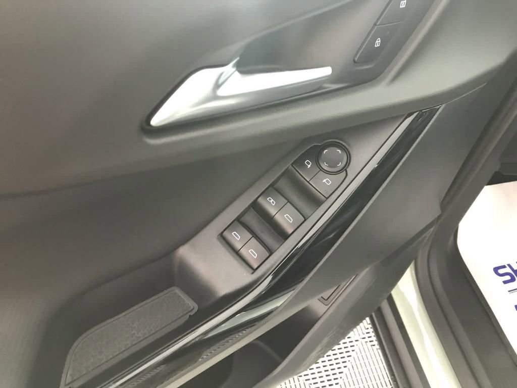 New 2026 Chevrolet Equinox LT w/ Convenience Package II image 10