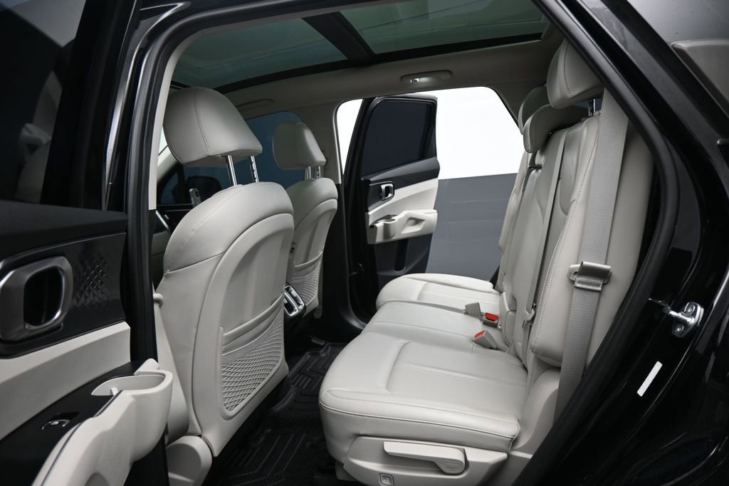 Used 2023 Kia Sorento S w/ Panoramic Sunroof Package FWD image 3