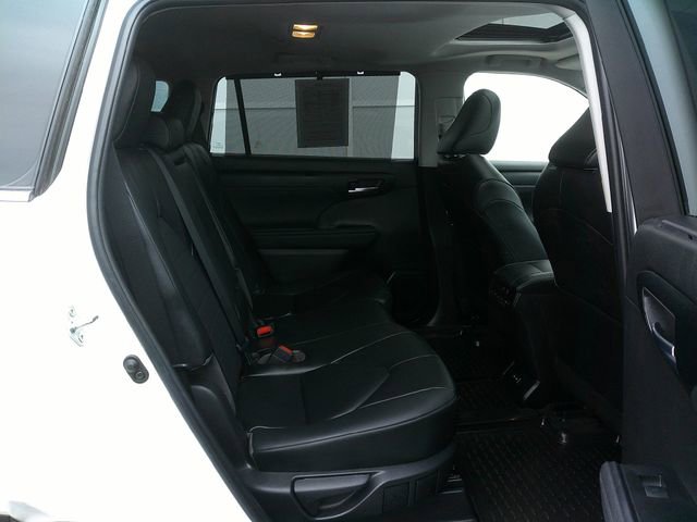 Used 2023 Toyota Highlander XLE image 32