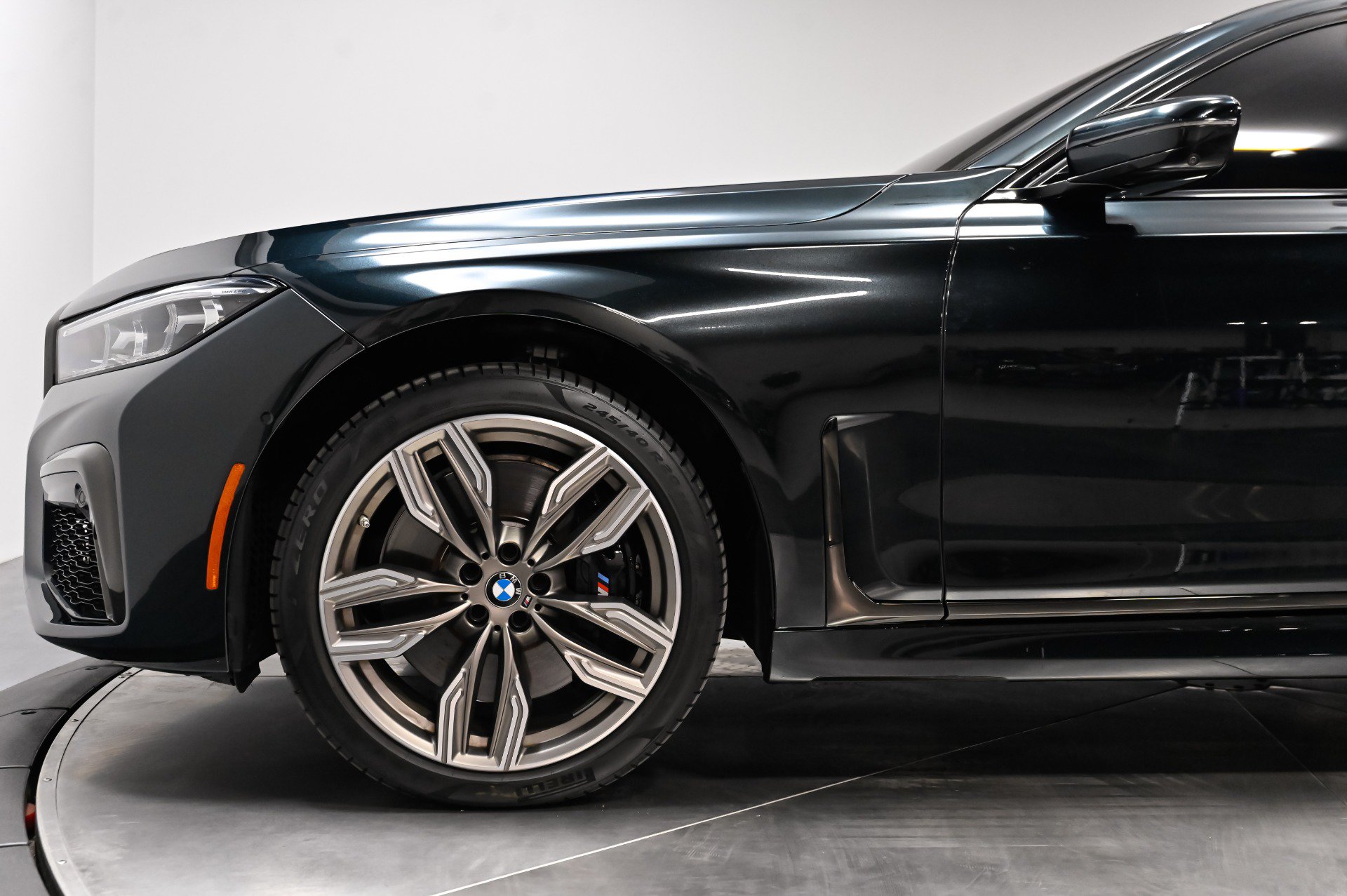 Used 2022 BMW M760i xDrive AWD/4WD image 45