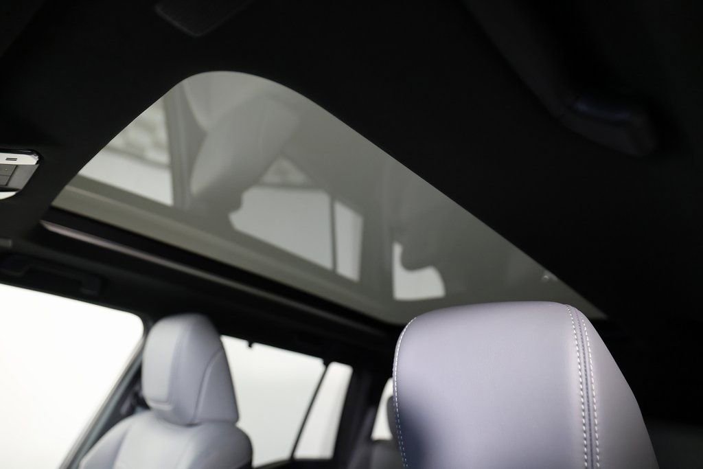 Used 2025 Lexus GX 550 w/ Cold Area Package AWD/4WD image 39