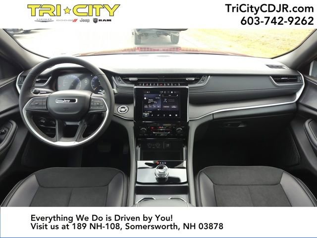 New 2025 Jeep Grand Cherokee Altitude image 12