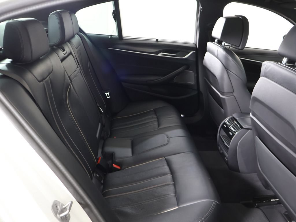 Used 2023 BMW M550i xDrive w/ Executive Package AWD/4WD image 40