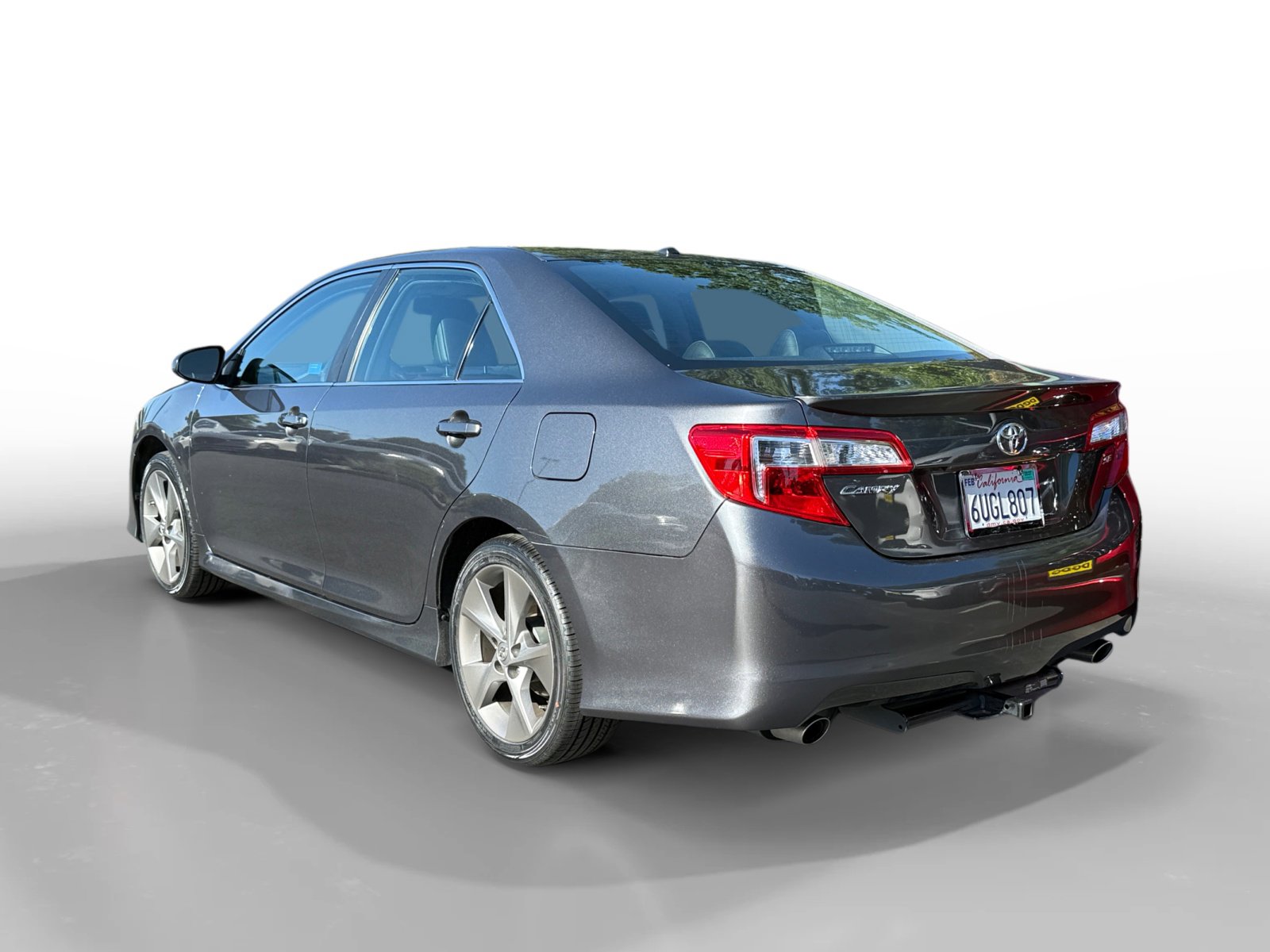Used 2012 Toyota Camry SE w/ Leather Pkg FWD image 3