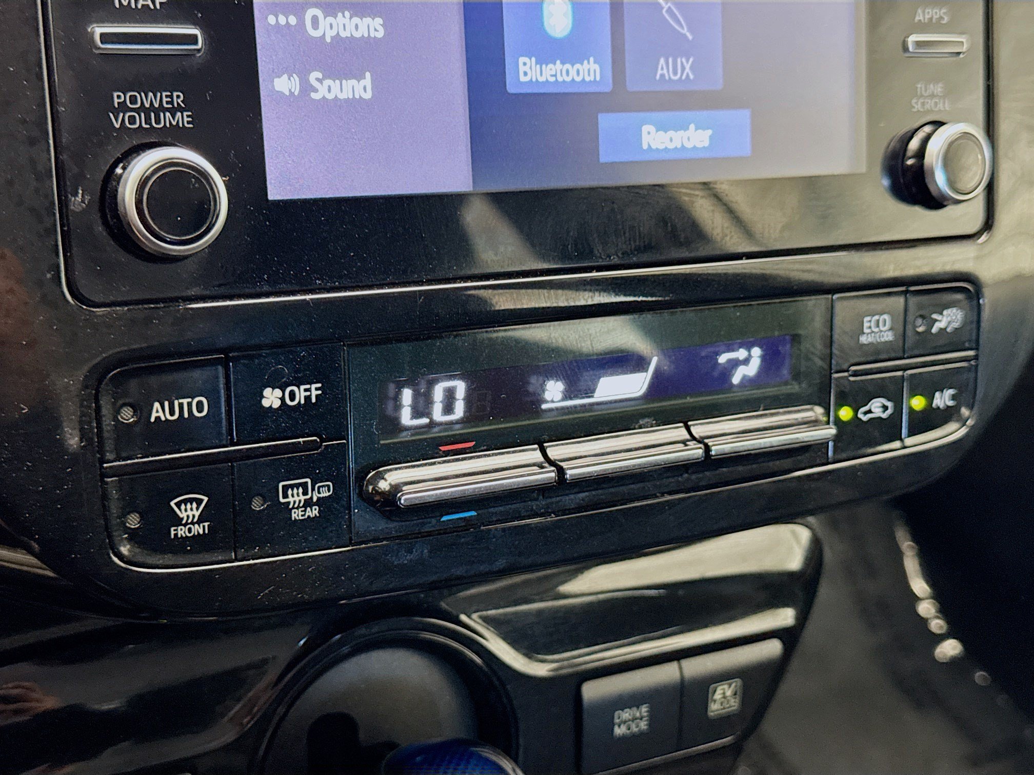 Used 2020 Toyota Prius LE FWD image 12