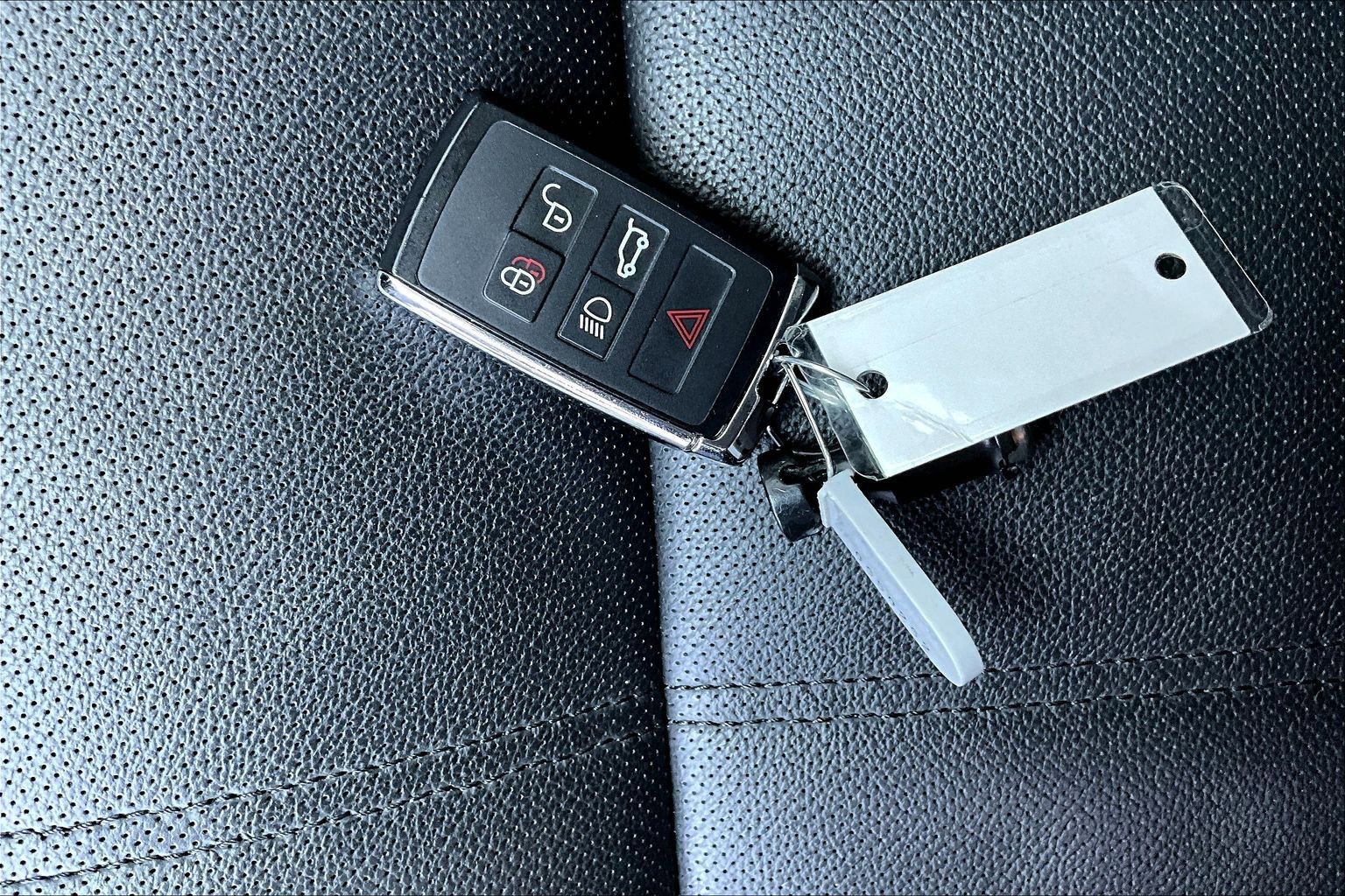 Used 2026 Land Rover Range Rover Velar Dynamic SE image 11