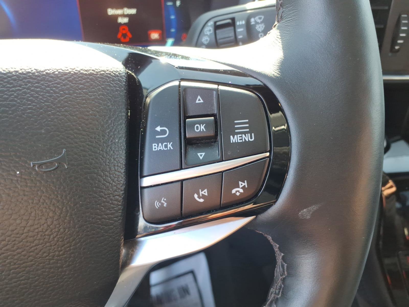 Used 2022 Ford Explorer Platinum w/ Equipment Group 601A AWD/4WD image 17