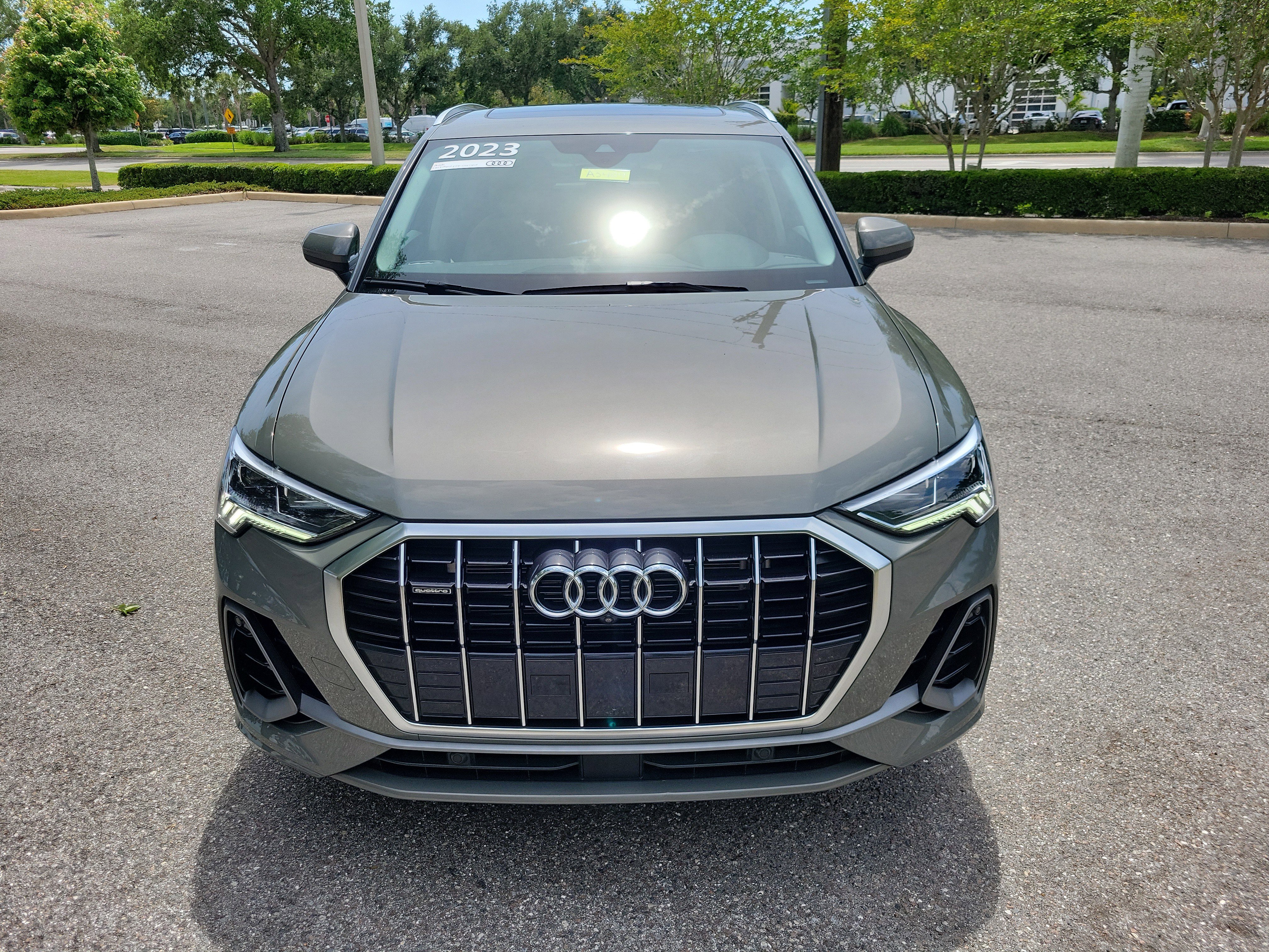 Used 2023 Audi Q3 2.0T Premium Plus w/ Premium Plus Package AWD/4WD image 2