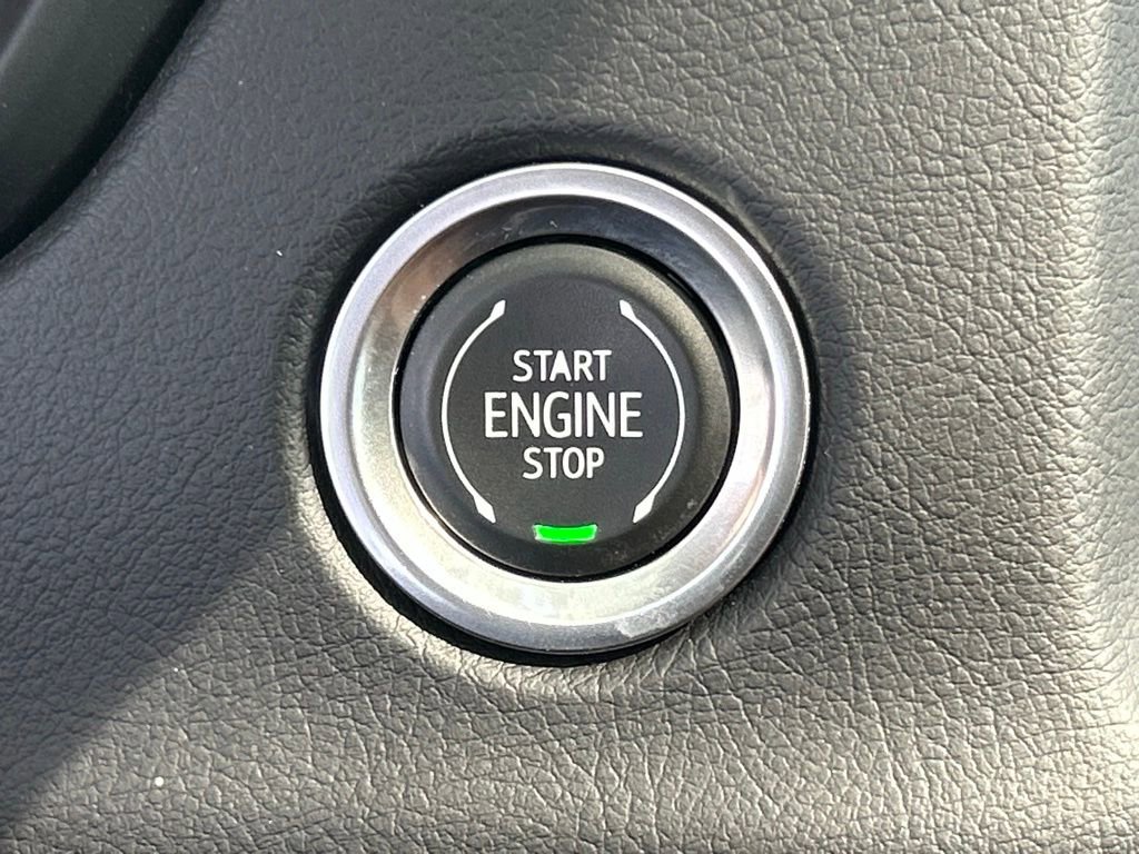 Used 2023 Cadillac XT4 Sport FWD image 32