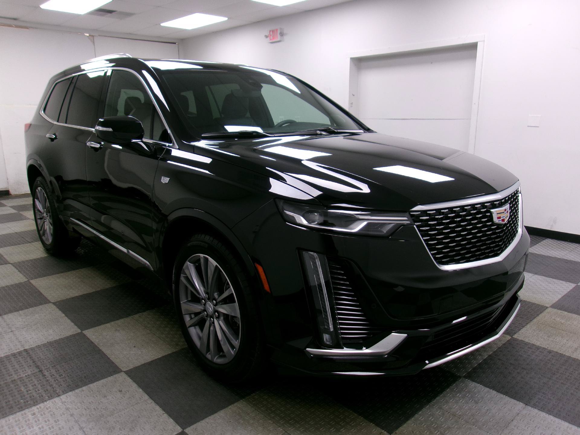 Used 2024 Cadillac XT6 Premium Luxury w/ Technology Package AWD/4WD image 16