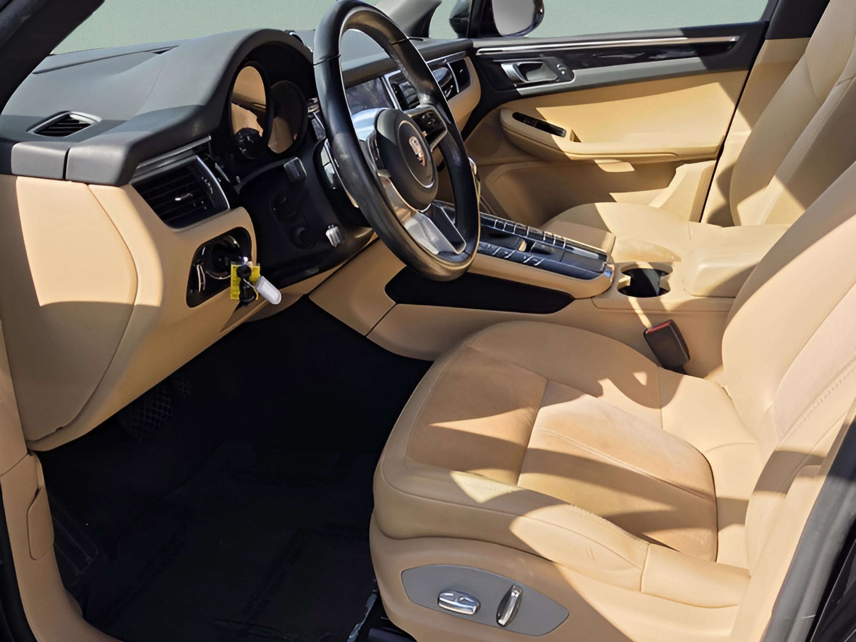 Used 2018 Porsche Macan Base image 14