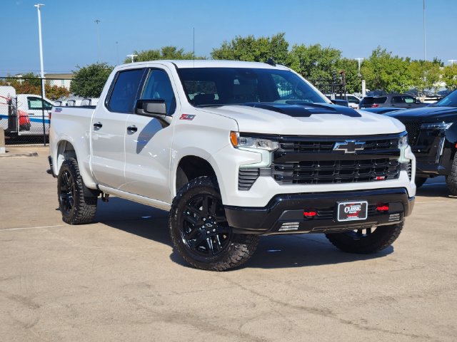 Used 2024 Chevrolet Silverado 1500 LT Trail Boss w/ Convenience Package II AWD/4WD image 2
