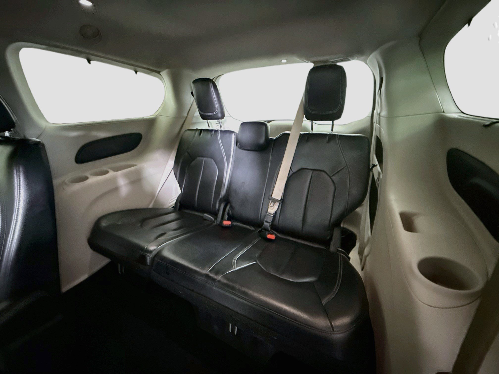 Used 2022 Chrysler Pacifica Touring-L FWD image 41